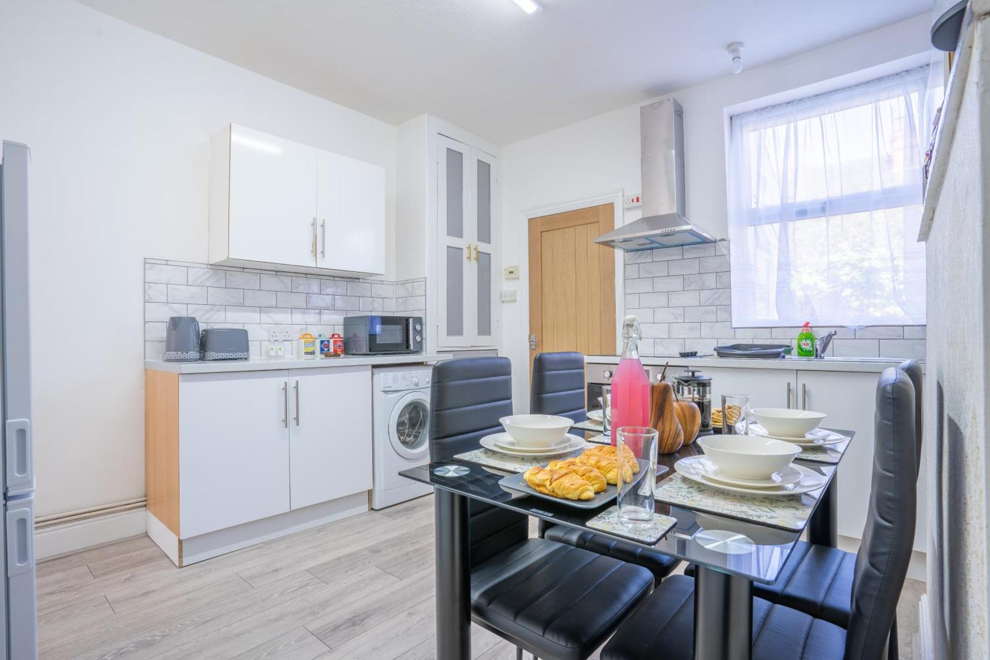 Ferienhaus Stayzed E - Ng7 Free Wifi, Parking, Stylish House Near Centre - Great For Tourists, Families, Contractors & Long *