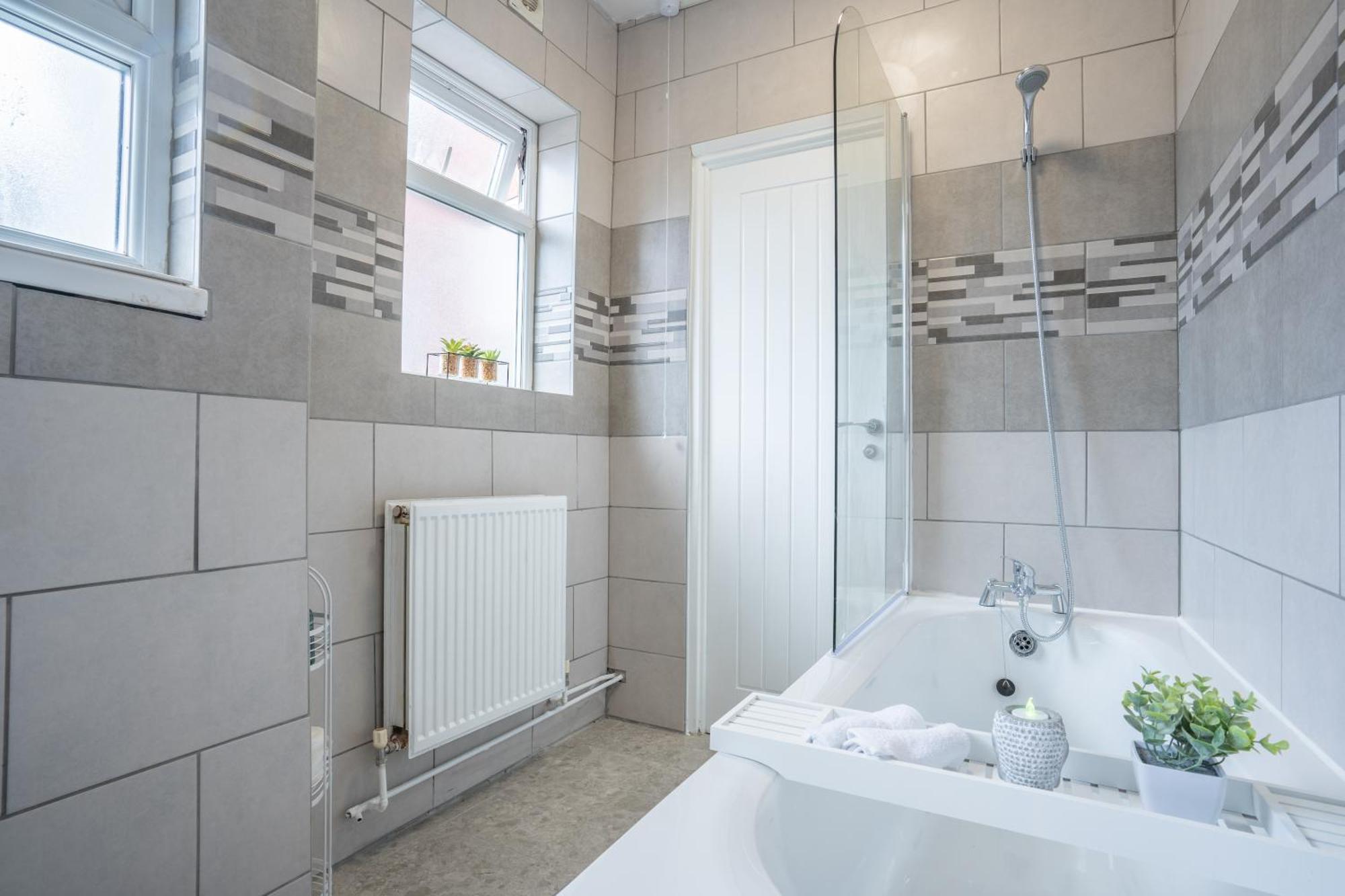 Stayzed E - Ng7 Free Wifi, Parking, Stylish House Near Centre - Great For Tourists, Families, Contractors & Long Vakantiehuis *